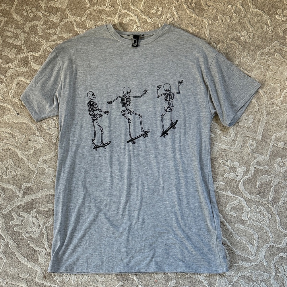 T-shirt dress- Gray Skeleton Skateboard
